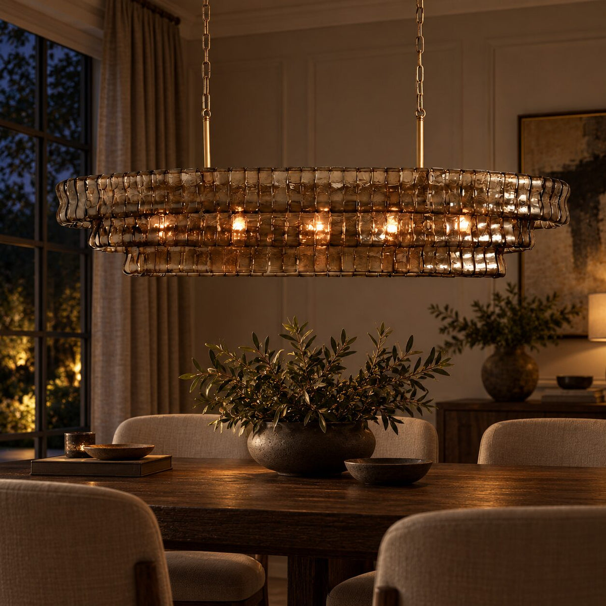 Dimmed warm Étoile chandelier in an evening dining room