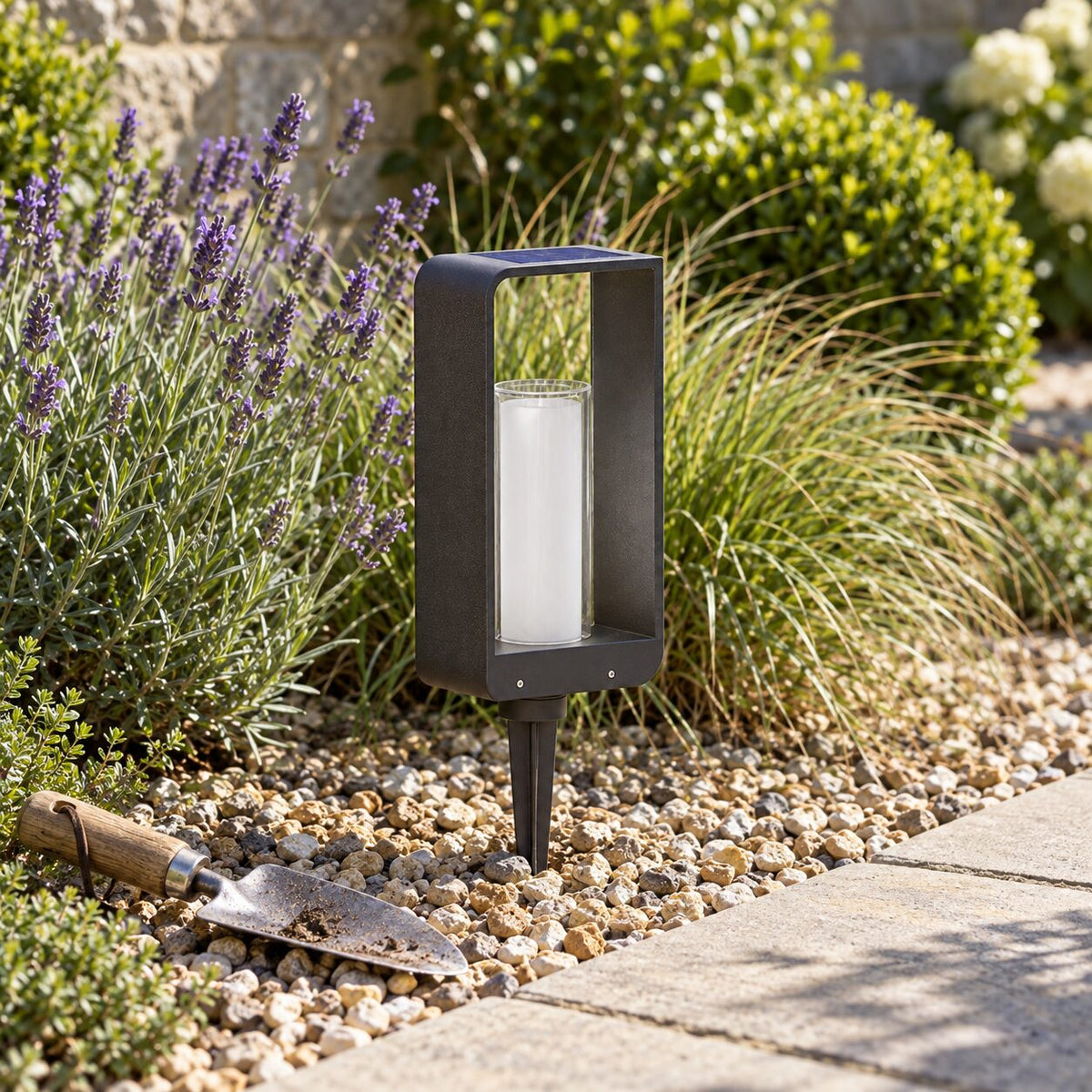 LumoEdge solar lamp in direct daylight garden placement