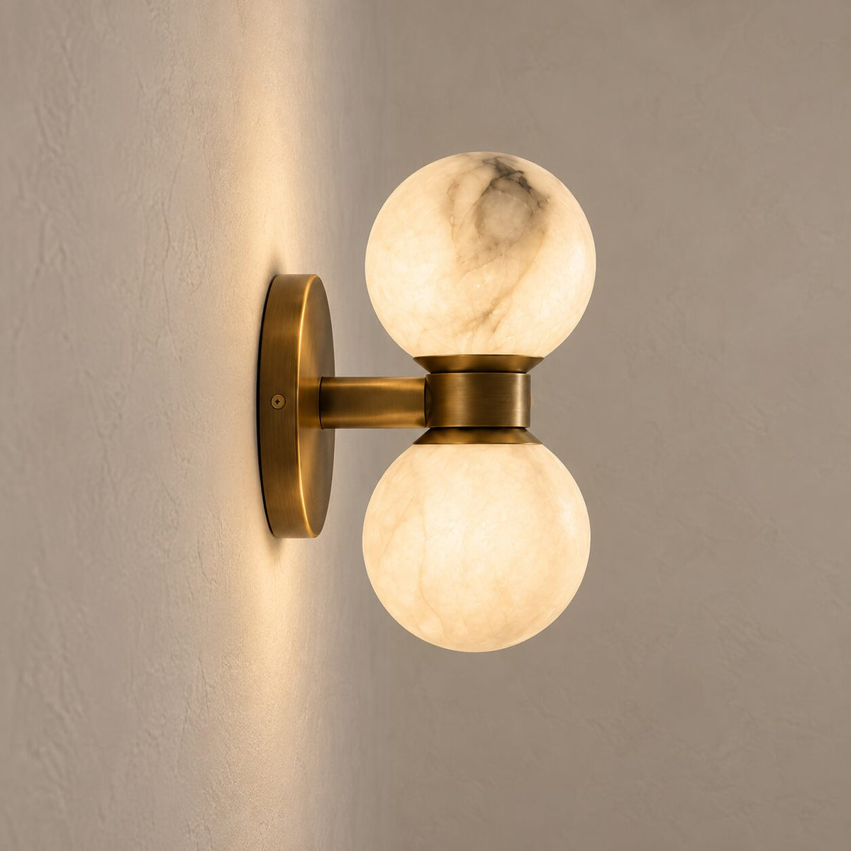 Lunara wall lamp side profile showing projection